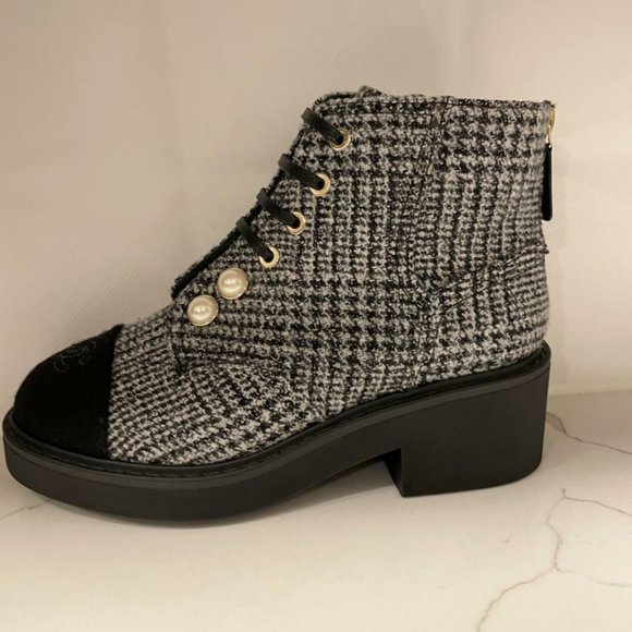 CHANEL 20B Tweed Fabric Cap Toe Pearl Lace Up Ankle Bootie Boots Shoes - Picture 10 of 13